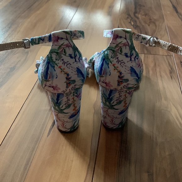 Unisa Ruffle Block Heals - Picture 4 of 5